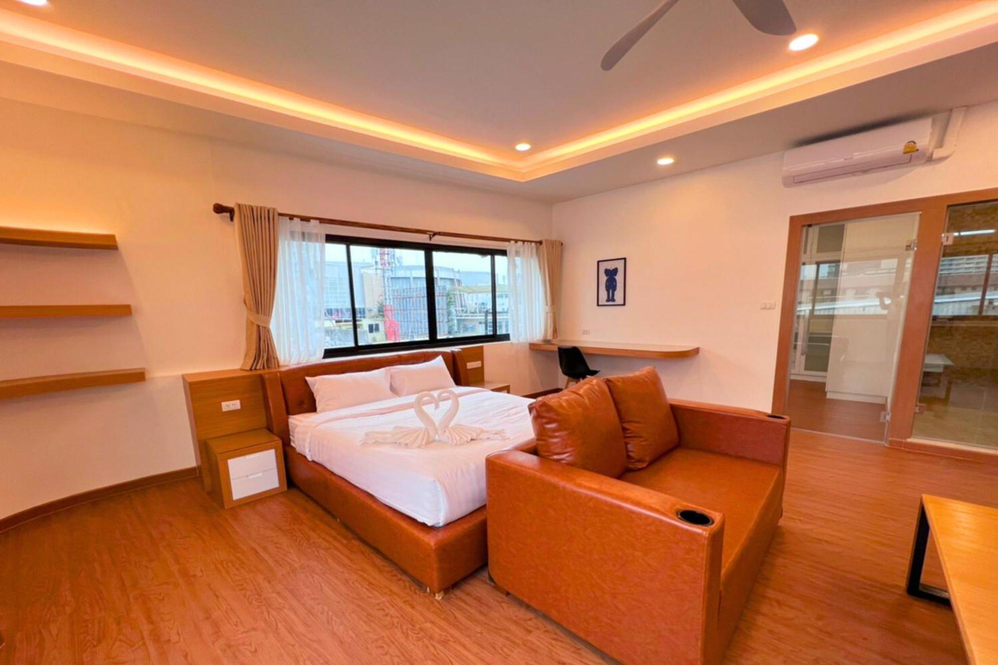The Lodge Pattaya Exterior photo
