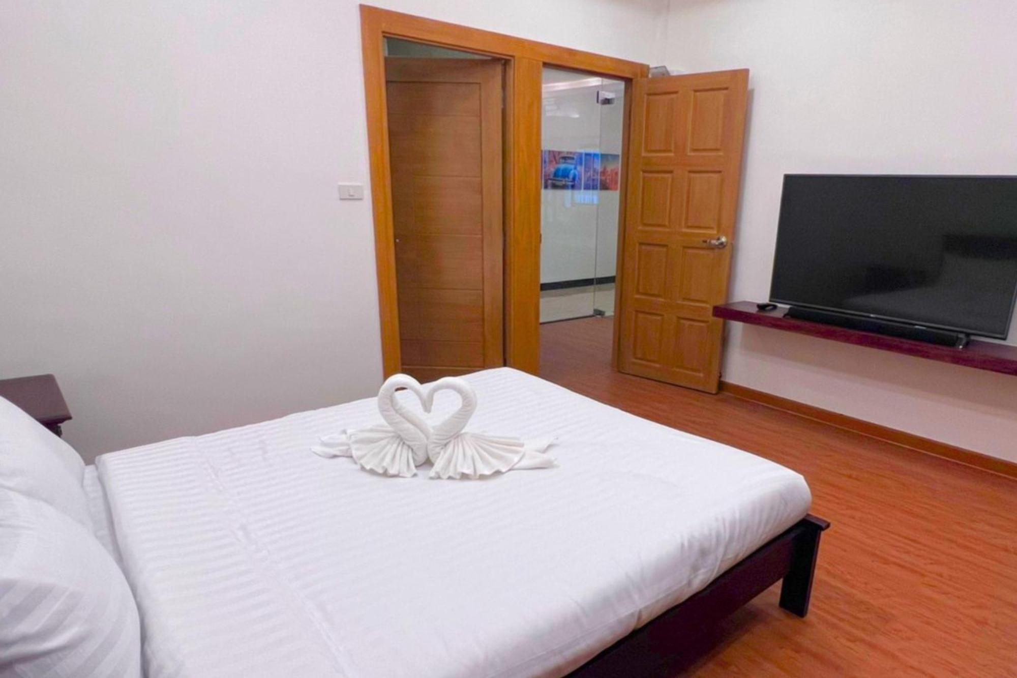 The Lodge Pattaya Exterior photo